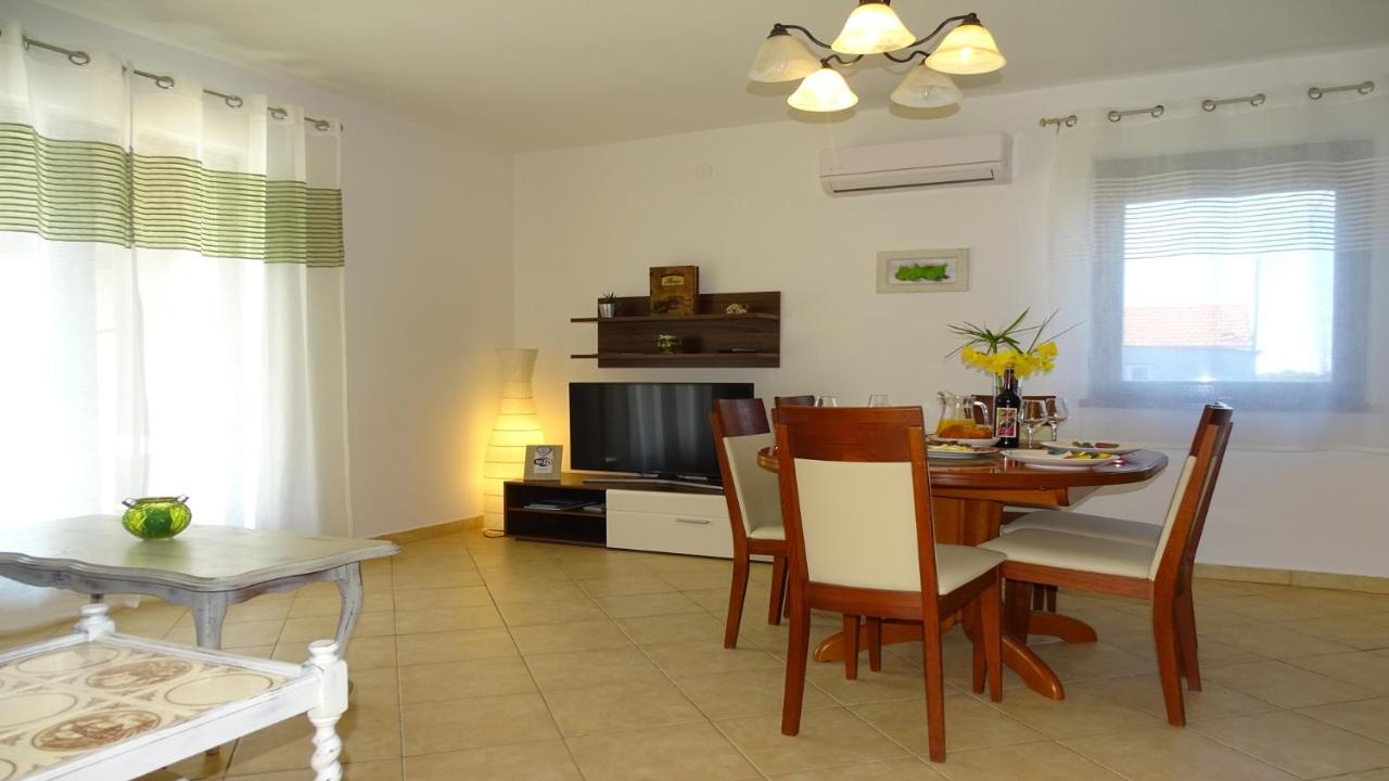 Holiday Home Iva With Pool Sukosan Exterior photo